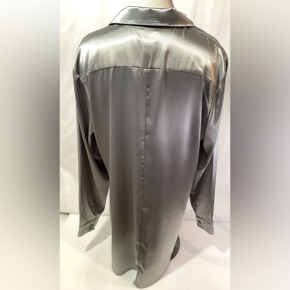 Chico’s Woman’s Sleeping Shirt Size 3 ( L-XL) Color Silver Buttons Long Sleeves - Picture 4 of 9